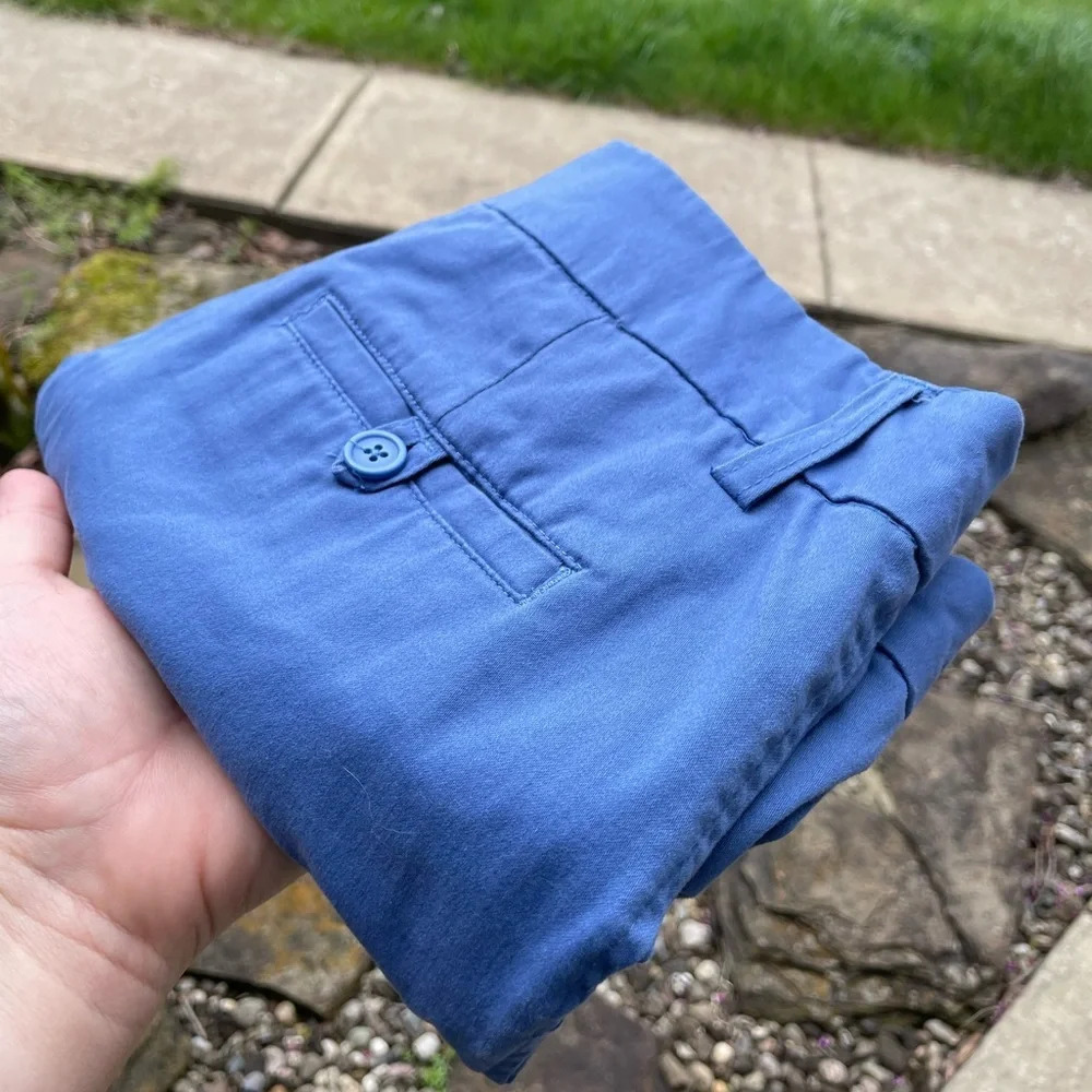 British Khaki Blue Size 10 Shorts with 4” Inseam 2 tab pockets Cotton/Elastane